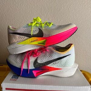 New Nike ZoomX Vaporfly 3 size 9 men’s running shoe